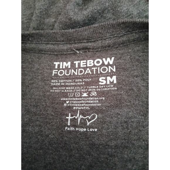 Tim Tebow Foundation Faith Hope Love Graphic V-neck Gray T-shirt Tee Small - Picture 3 of 7